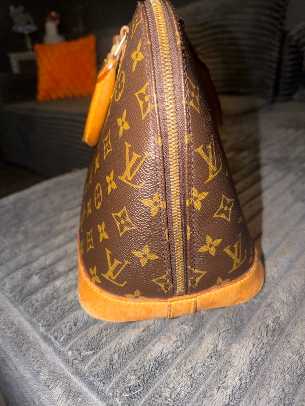 Louis Vuitton Brown Monogram Alma pm Satchel with Tan Trim(lock key&dust bag) - Picture 17 of 17